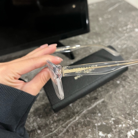 Burberry glasses - just need to add prescription to the lenses - Picture 2 of 2